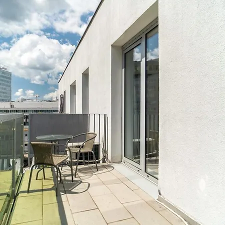 Bright 1br W Private Parking Апартаменты *