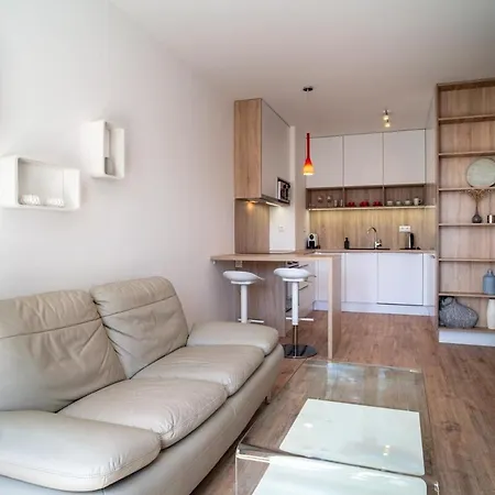 Bright 1br W Private Parking *